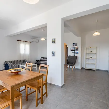 Family House For 3 By Tinosstay *