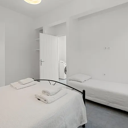 Family House For 3 By Tinosstay